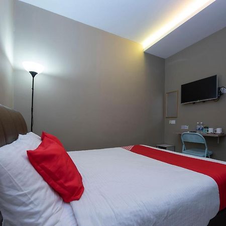 Oyo 90231 Hotel By The Park Plt Johor Bahru Extérieur photo
