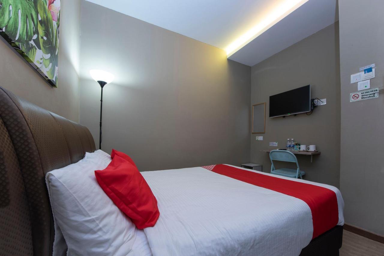Oyo 90231 Hotel By The Park Plt Johor Bahru Extérieur photo