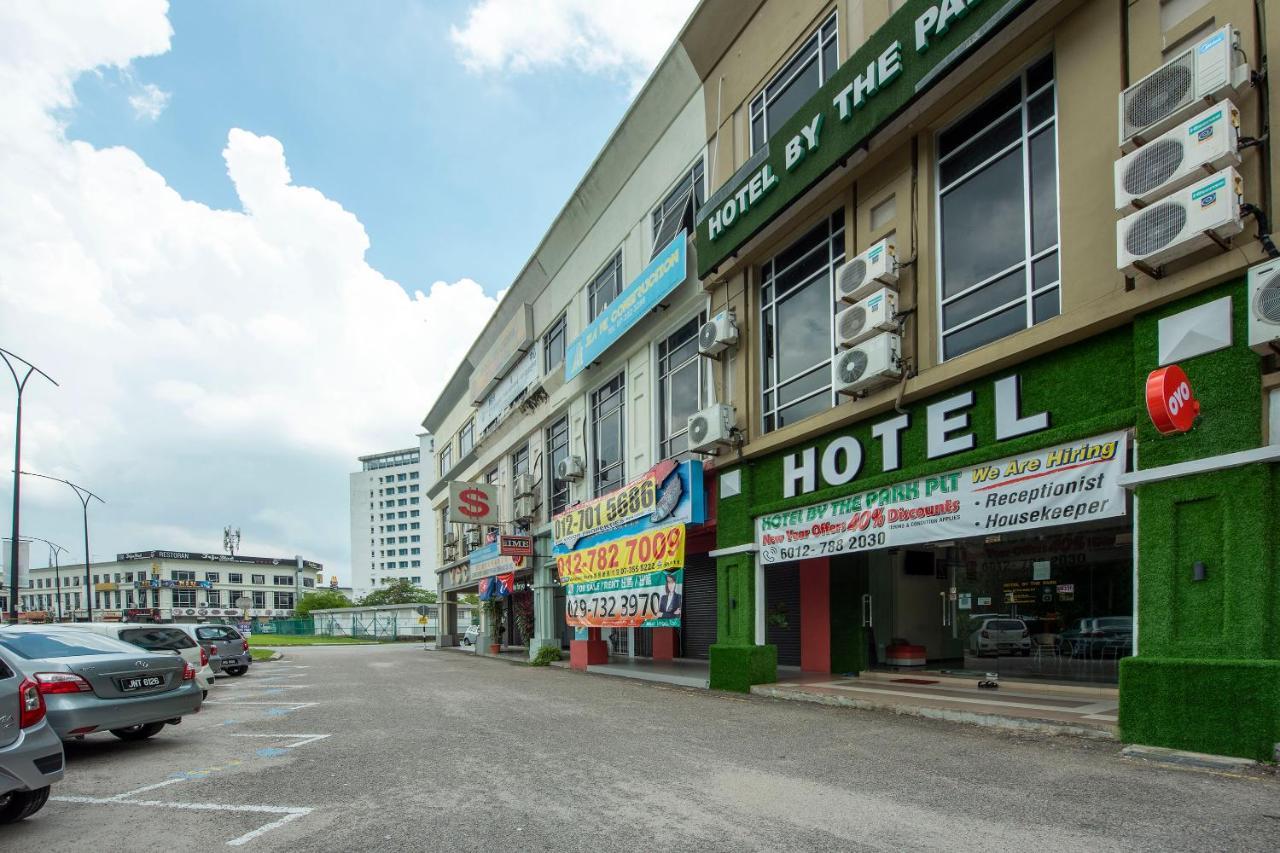 Oyo 90231 Hotel By The Park Plt Johor Bahru Extérieur photo