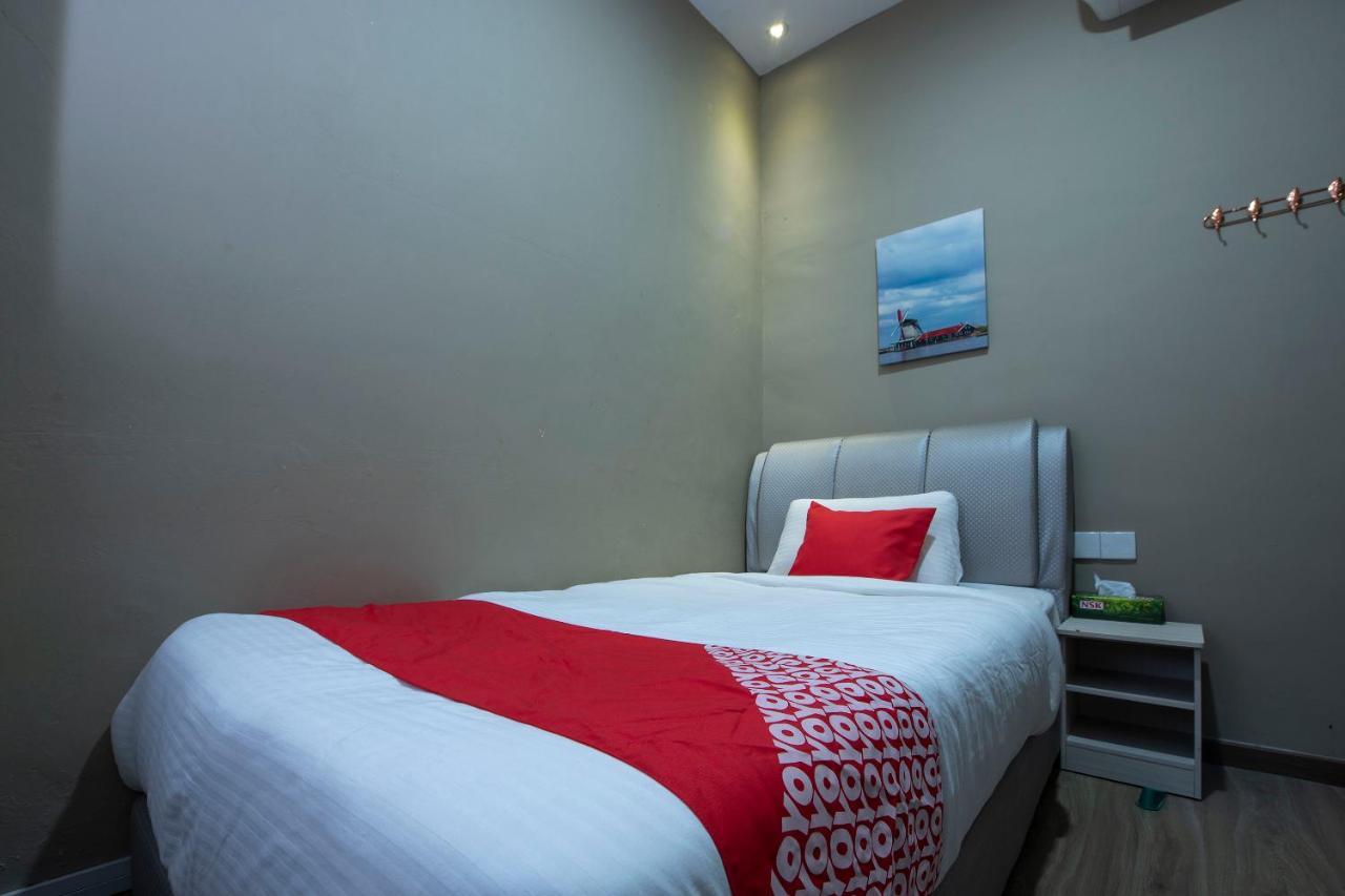 Oyo 90231 Hotel By The Park Plt Johor Bahru Extérieur photo