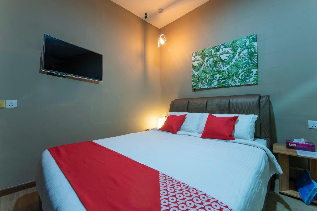 Oyo 90231 Hotel By The Park Plt Johor Bahru Extérieur photo