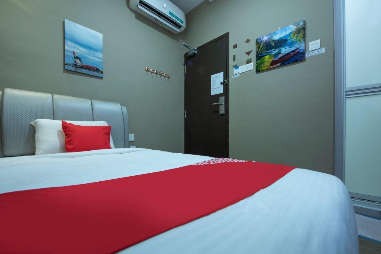 Oyo 90231 Hotel By The Park Plt Johor Bahru Extérieur photo