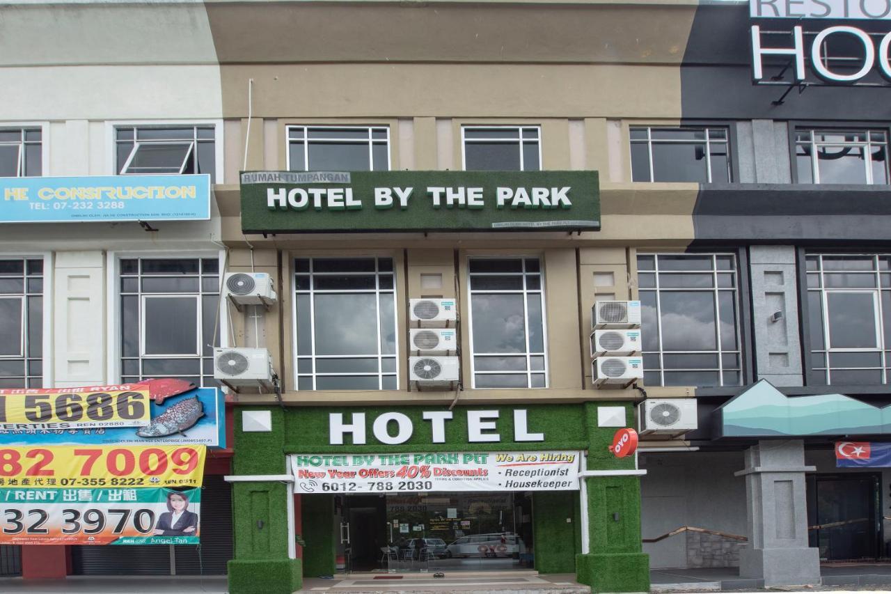Oyo 90231 Hotel By The Park Plt Johor Bahru Extérieur photo