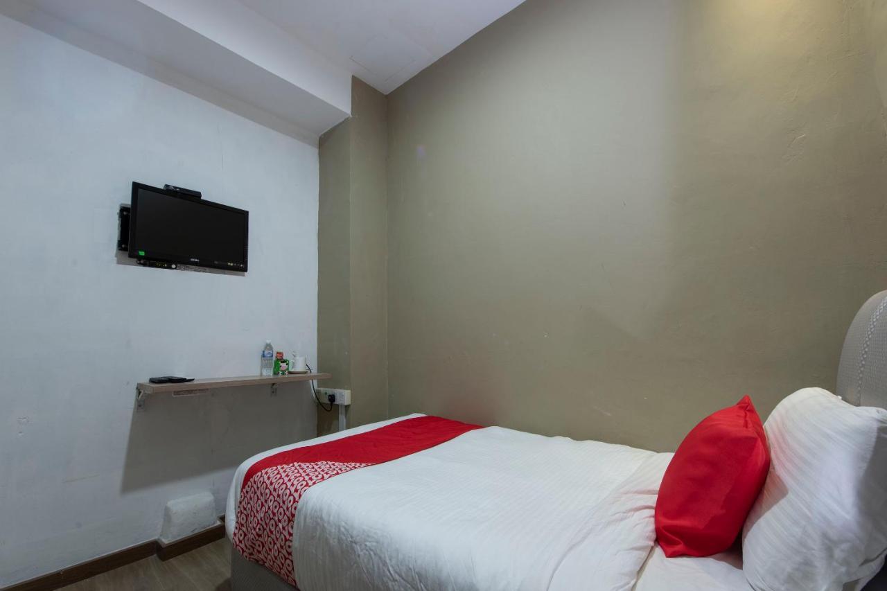 Oyo 90231 Hotel By The Park Plt Johor Bahru Extérieur photo